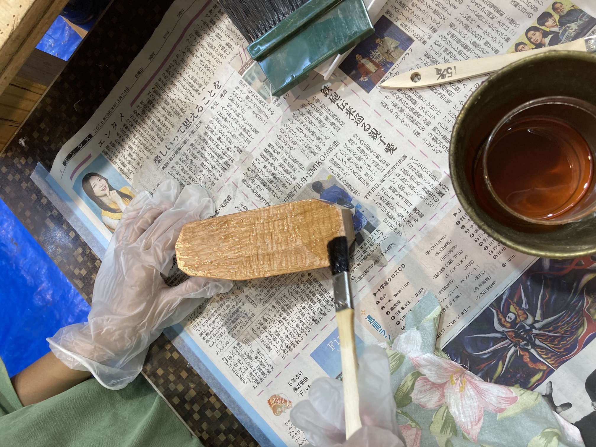 彫刻刀で飾り台